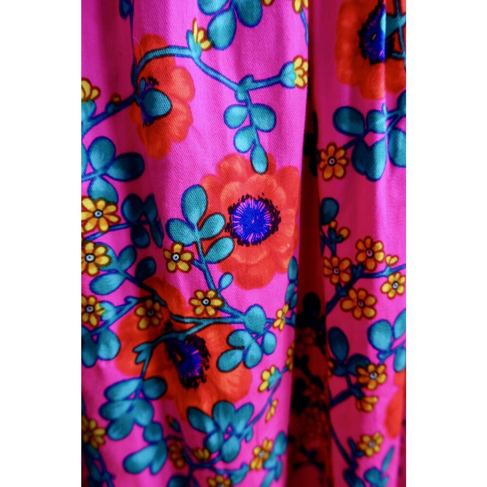 1960s "The Lilly" Lilly Pulitzer Floral-Print Ruffle Collar Dress – Hot Pink - Picture 8 of 10